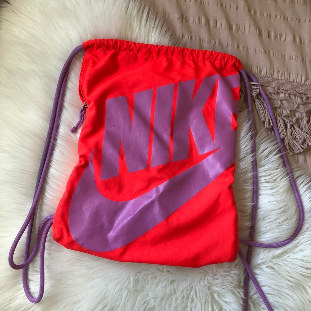 Nike cinch gym bag